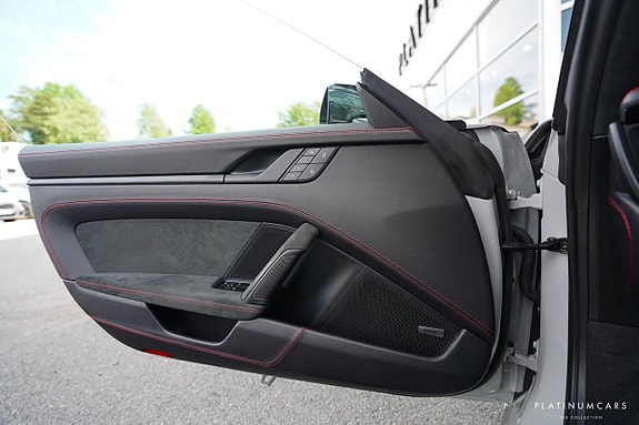 Porsche 911 18 of 30
