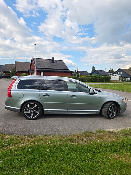 Volvo V70 7 of 12