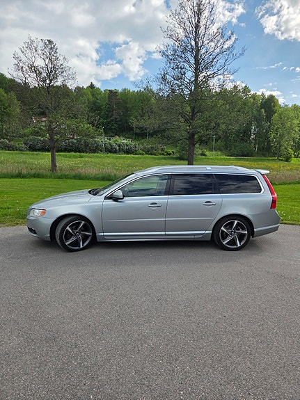 Volvo V70 3 of 12