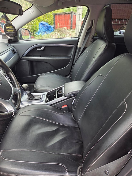 Volvo V70 9 of 12