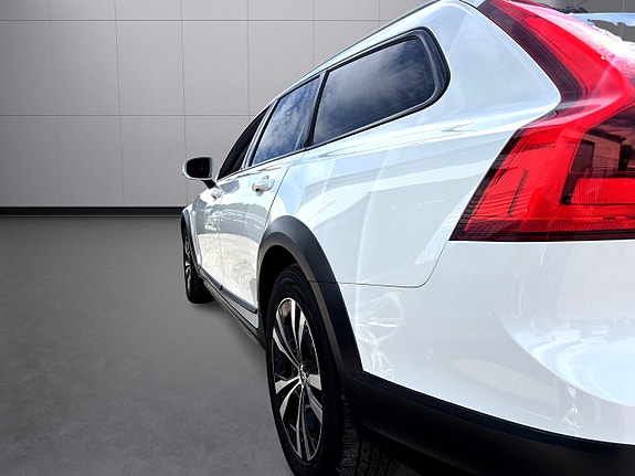 Volvo V90 Cross Country 8 of 22