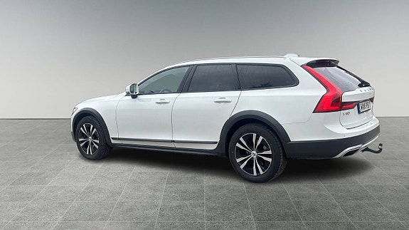 Volvo V90 Cross Country 3 of 5