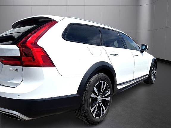Volvo V90 Cross Country 7 of 22