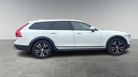 Volvo V90 Cross Country 6 of 22