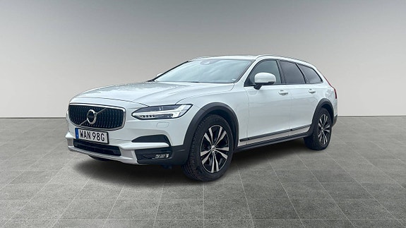 Volvo V90 Cross Country 2 of 5