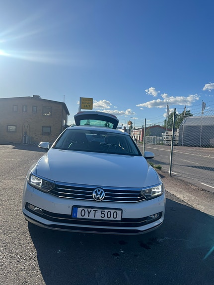 Volkswagen Passat 2 of 5