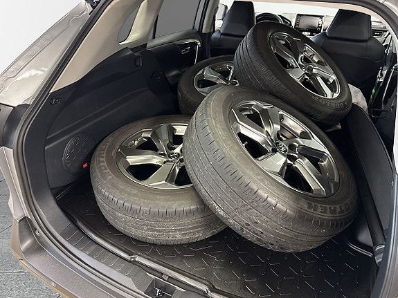 Toyota RAV4 10 of 29