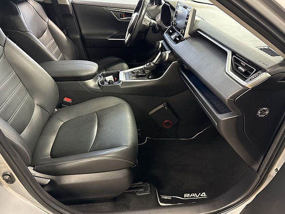 Toyota RAV4 6 of 29