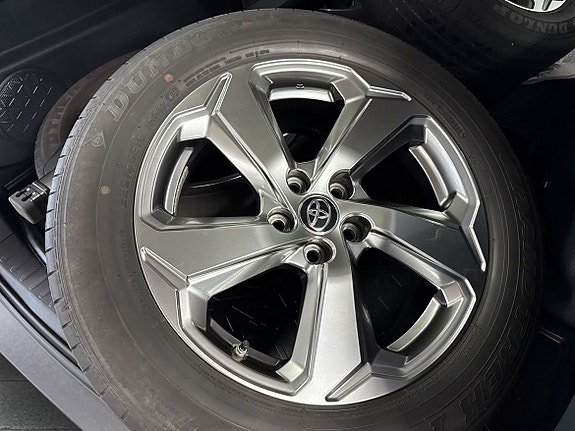 Toyota RAV4 16 of 29
