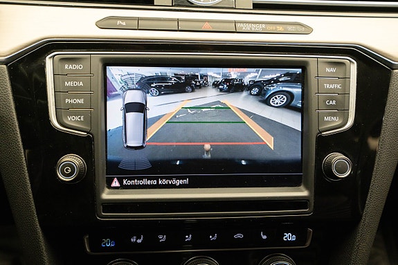 Volkswagen Passat 13 of 27