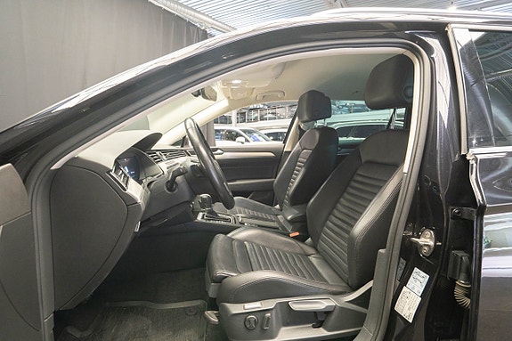 Volkswagen Passat 16 of 27