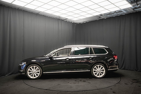 Volkswagen Passat 9 of 27
