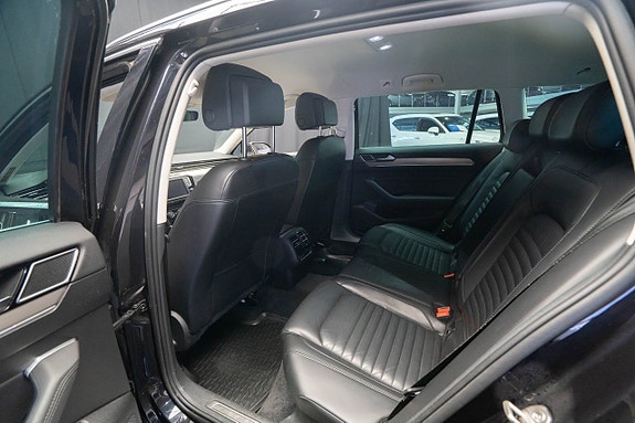 Volkswagen Passat 19 of 27