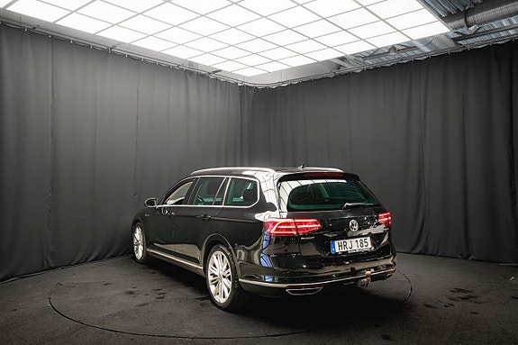 Volkswagen Passat 8 of 27