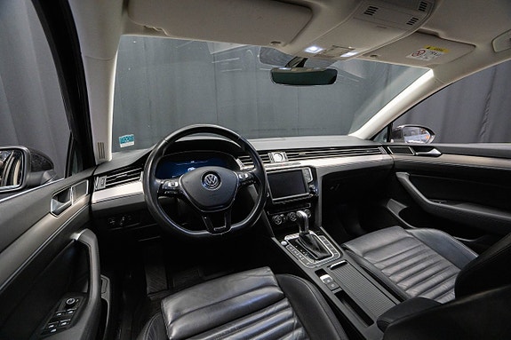 Volkswagen Passat 10 of 27