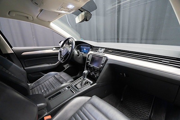 Volkswagen Passat 12 of 27