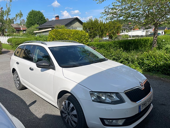 Skoda Octavia 2 of 5