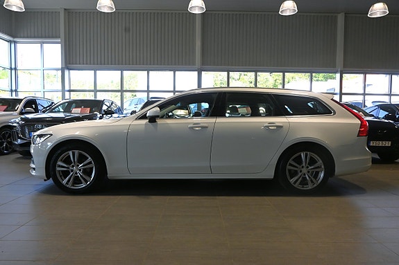 Volvo V90 2 of 5