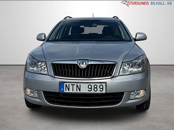Skoda Octavia 2 of 5