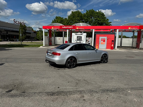 Audi A4 6 of 12