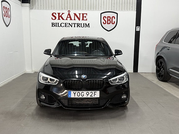 BMW 118i 2 of 5