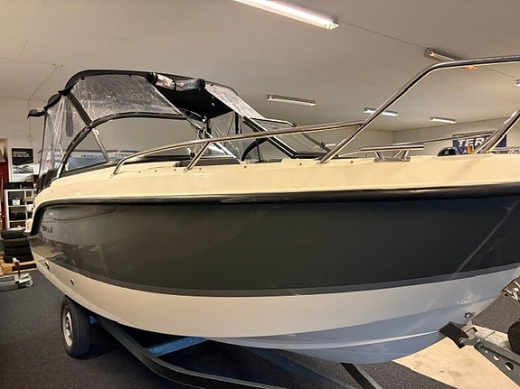 Uttern T51 / Mercury F100 - Välvårdad med kapell