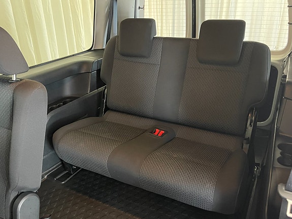 Volkswagen Caddy Maxi 12 of 19