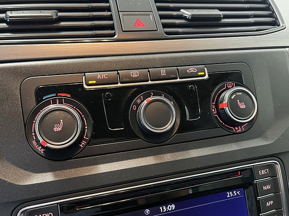 Volkswagen Caddy Maxi 17 of 19