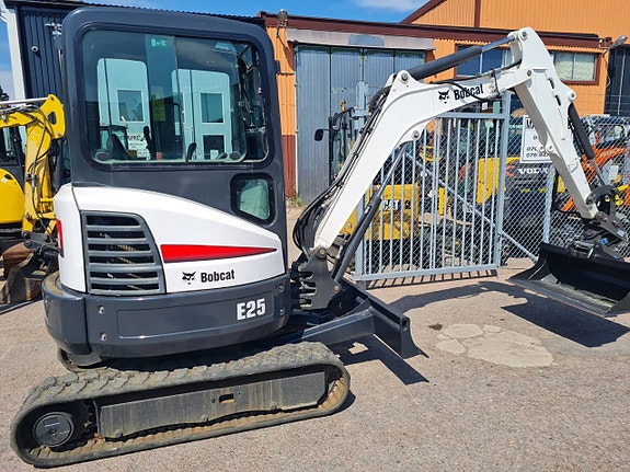 MINIGRÄVARE BOBCAT E25 2,5 ton NY TILT & NYA SKOPOR