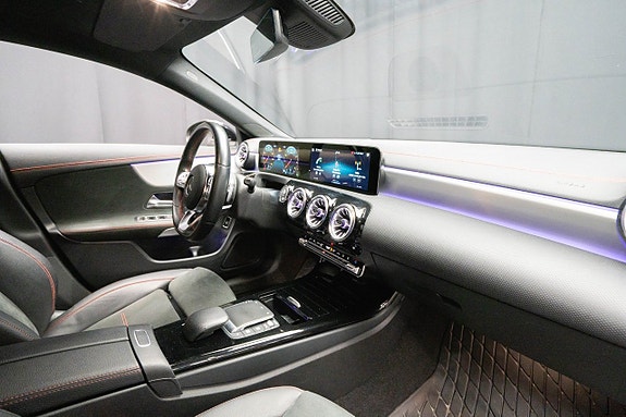 Mercedes-Benz CLA180 12 of 21