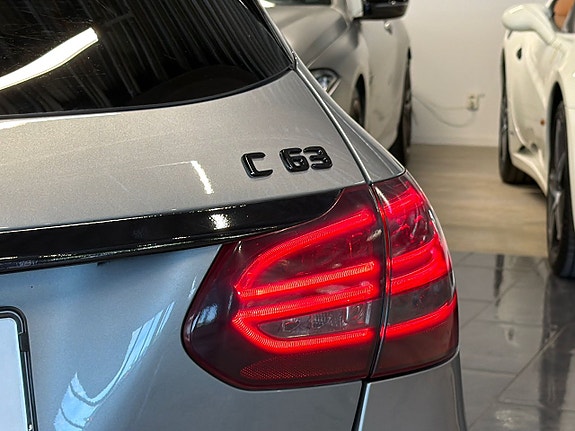 Mercedes-Benz C63 10 of 30