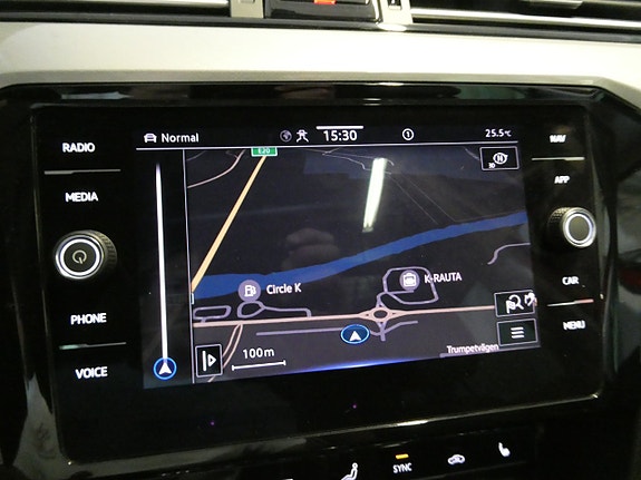Volkswagen Passat 19 of 24