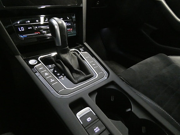 Volkswagen Passat 17 of 24