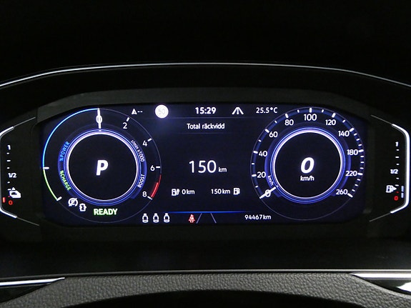 Volkswagen Passat 16 of 24