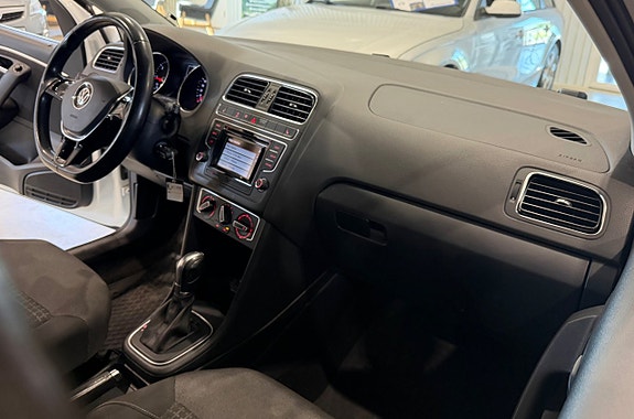 Volkswagen Polo 12 of 18