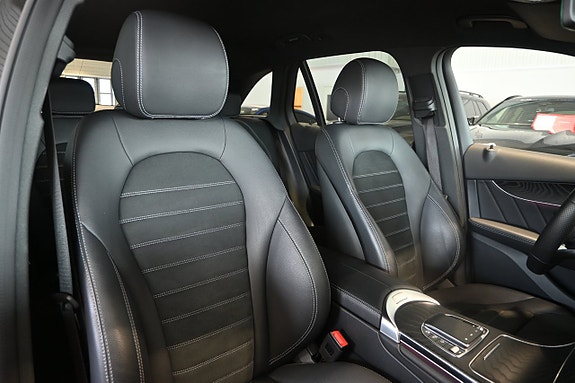 Mercedes-Benz GLC300 de 12 of 24