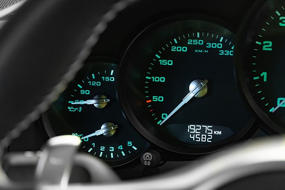 Porsche 911 16 of 30
