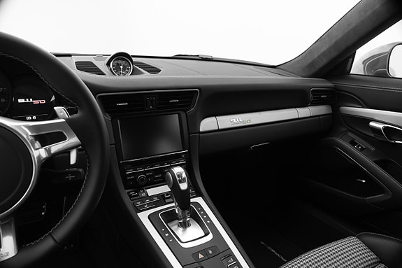 Porsche 911 14 of 30