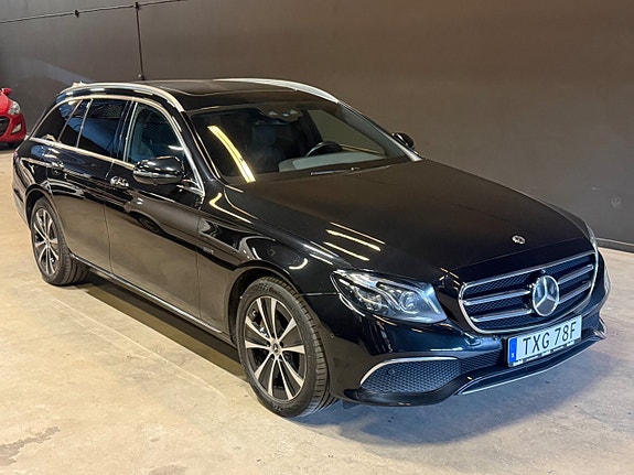 Mercedes-Benz E300 de 4 of 5