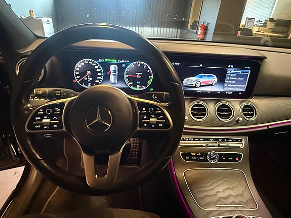 Mercedes-Benz E300 de 10 of 15