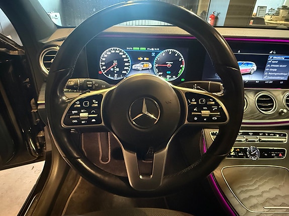 Mercedes-Benz E300 de 11 of 15