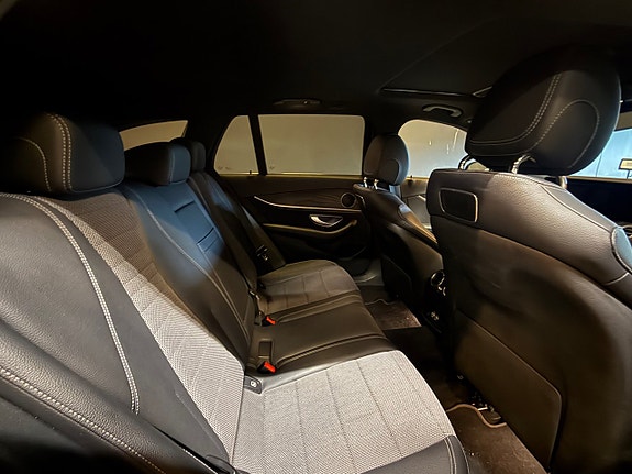 Mercedes-Benz E300 de 14 of 15