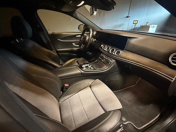 Mercedes-Benz E300 de 12 of 15