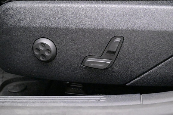Mercedes-Benz C300 13 of 27