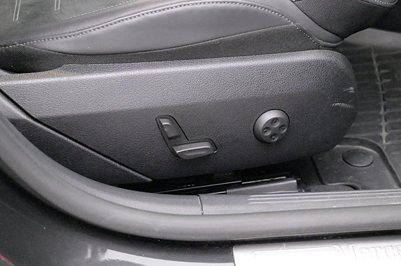 Mercedes-Benz C300 15 of 27