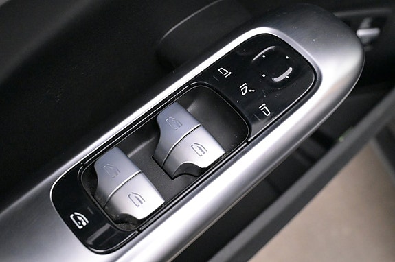 Mercedes-Benz C300 11 of 27