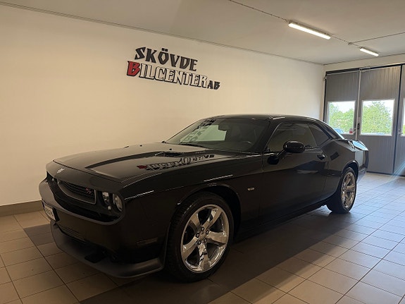 Dodge Challenger 2 of 5