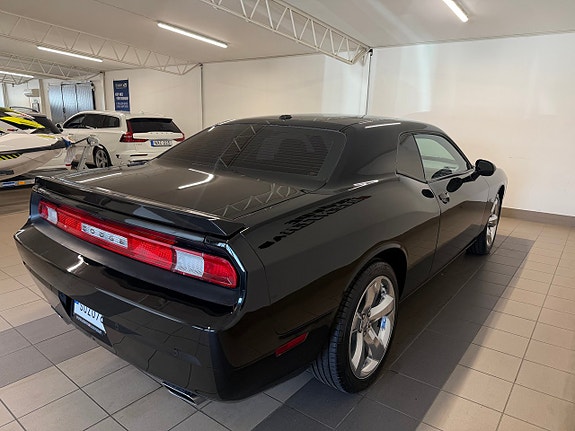 Dodge Challenger 5 of 5