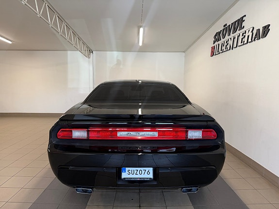 Dodge Challenger 4 of 5