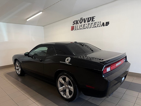 Dodge Challenger 3 of 5